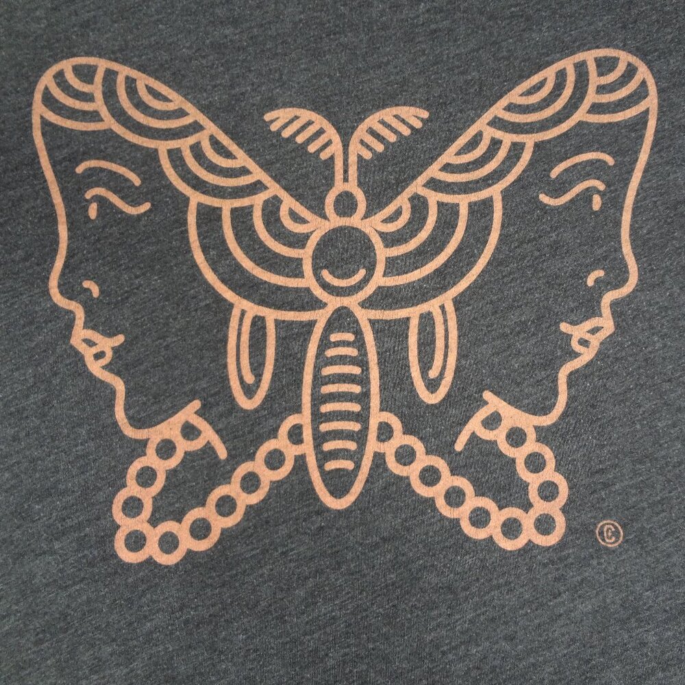 CHOKE MOTH BUTTERFLY MAKING WOMANS FACE - MEDIUM GRAY T-SHIRT K314